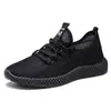 Novos Tênis Esportivos de Primavera e Verão, Malha Respirável Fly-Woven para Homens, Sapatos Pretos de Comércio Exterior para Trabalho, Deslocamento, Corrida ao Ar Livre, Cano Baixo