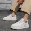 Zapatos para hombre KYD-918, colección de otoño, zapatillas casuales de cuero de moda con suela gruesa, nuevo modelo 2026, adecuados para deportes y uso diario, zapatillas blancas