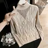 Tiro de verdade! Tiro de verdade! Top de tricô feminino estilo europeu para Outono/Inverno 2026, com mangas compridas, gola semimalta e patchwork de renda.