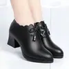 Nuevos Zapatos Planos de Boca Profunda para Mujer 2025 Otoño Zapatos para Madre Zapatos de Mujer con Suela Suave y Tacón Grueso Zapatos de Cuero para Mujer con Lazo y Tacón Medio