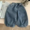 Calça jeans infantil 2026 outono novo estilo infantil cor sólida solta cenoura calça estilosa versátil para meninas moderna