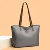 Bolsa de Hombro Simple, Moderna y Atmosférica de Gran Capacidad, Nueva para 2025, un Bolso Tote Imprescindible para el Trayecto Diario y Salir