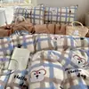 Conjunto de capa de edredom e lençol de leite espesso, quente e aconchegante, com estampas fofas e frescas; disponível como uma fronha de edredom individual ou um conjunto de três peças para estudantes