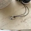 Colar minimalista de cordão de couro com pingente oval estilo coreano, design único, corrente versátil para suéter, gargantilha do dia a dia para mulheres