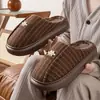 Nuevas pantuflas de algodón para hombre 2026, engrosadas y forradas de felpa para abrigar, con suela gruesa y diseño antideslizante, adecuadas para hombres mayores, estilo invierno