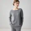 Suéter de cashmere casual sem costura com gola de uma linha para mulheres, outono e inverno, blusa base de tricô solta e macia, suéter de manga comprida que afina a silhueta