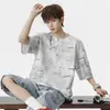 Camiseta de verano para hombre de manga corta con estampado integral, modelo nuevo 2026, diseño nicho estilo Hong Kong, cuello redondo, talla grande, corte holgado, manga de tres cuartos