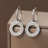 Aretes Colgantes Redondos Huecos de Acero Inoxidable con Diamantes, Aretes Brillantes para Mujer, Aretes Clásicos Versátiles de Alta Gama Personalizados