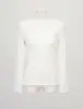 El nuevo producto de otoño de CoS es una camiseta de manga larga con cuello redondo y corte ajustado, hecha de Tencel y lana, que se usa como capa base con un jersey de punto de color liso.