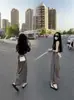 Conjunto de Duas Peças Estilo Sal de Verão com uma Vibração Madura e Sofisticada, Top e Saia Chiques e Docemente Picantes