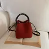 Bolsa de mano Retro de Nicho Nueva para Otoño e Invierno 2026 Bolso Cubo Bolso de Mujer Bolso de Hombro de Moda Simple Bolso Cruzado