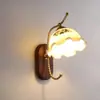 Lámpara de mesita de noche de dormitorio simple escandinava Lámpara de pared retro americana para sala de estar, pasillo, pasillo Lámpara de pared de vidrio de madera maciza japonesa