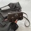 Bolsa Pequena de Mão de Luxo Feminina Outono 2026 Nova Bolsa Transversal Retro de Nicho Moda Bolsa Quadrada Pequena de Ombro Único