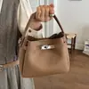 Bolso pequeño súper popular para mujer, nuevo bolso tipo cubo de hombro y cruzado de moda de verano 2026 de alta gama para el trabajo