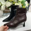 Botines de tobillo súper modernos de estilo retro con punta para otoño e invierno para mujer, nuevo estilo de moda 2026, tacones altos elegantes, ajuste ceñido, diseño de nicho, con cremallera trasera