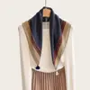 Pañuelo estilo vintage con estampado de anacardos para mujer, un accesorio chic y discreto que se puede usar en capas e incluso como cinturón para la cintura para crear un efecto adelgazante