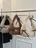 Bolsas de Felpa de Nicho Transfronterizas Otoño e Invierno 2026 Nuevo Bolso de Hombro y Axila Versátil para Mujer Bolso de Mano Texturizado Bolso de Felpa