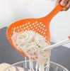 Venda por atacado estilo japonês grande colander resistente à temperatura multifuncional água filtrando colher cozinha grande doméstico bolinhos vegetais drenando colher