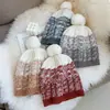Gorro de Lana de Oveja 100% Tejido con Pompón, Gorro Suave y Cálido de Invierno Color Camello, Gorro Protector de Orejas para Mujer