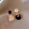 Pendientes asimétricos de lujo ligeros y de alta gama con un toque distintivo para mujer, elegantes y modernos, accesorios para las orejas que combinan con todo.