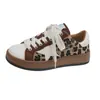 Zapatillas de Estrellas para Mujer 2025 Otoño Nuevo Pelo de Caballo Estampado de Leopardo Casual Versátil Estilo Coreano = Estrellas Retro Antiguas