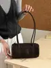 Bolso Retro Boston estilo 2026 nuevo, hecho de piel de flor, bolso cilíndrico suave casual, bolso de hombro para mujer, bolso de axila de piel genuina