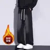 Calça jeans masculina vintage 2026 novo outono reta solta alta rua americana estudante casual forrada com fleece longa