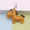 Pequeno e Requintado Couro de Pônei em Relevo Acessório para Capa de Celular Pingente de Chaveiro Ano do Cavalo Pingente 3D Decoração