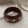 Pulseira redonda de madeira vintage transfronteiriça europeia e americana, pulseira de pulso vintage usada, luxo leve com toque de alta qualidade, acessório feminino versátil