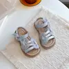 Sandalias para Niñas 2026 Verano Nuevo Estilo Infantil Suela Suave Punta Abierta Modernas Versátiles Zapatos de Princesa Zapatos de Bebé con Lazo