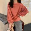 Venta al por mayor, jersey holgado de estilo coreano de primavera y otoño, camiseta de manga larga con farol para estudiantes, camisa de fondo de color liso para mujer, top a juego.