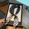 Novo cachecol de seda de alta qualidade para primavera transfronteiriça feminino cachecol estampado com castanha de caju branca cachecol quadrado pequeno com lenço de cabeça atacado