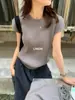 Conjunto Feminino de Duas Peças, Camiseta de Tricô Manga Curta com Gola Halter Cor Verde Limão, Outono 2026, Top Curto Camada Estiloso e Emagrecedor