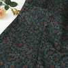 Tela de Chaleco Cheongsam Serie Oscura Flor de Margarita Texturizada Estilo Chino, Tela Jacquard de Hilo Nube Roja Ciruelo Pequeño Brocado de Sichuan