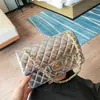 Bolsa de corrente acolchoada de couro genuíno de alta qualidade, inspirada na Chanel, para mulheres, nova coleção 2026, bolsa de ombro da moda em pele de carneiro com fecho de cadeado.