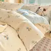 2026 Novo Conjunto de Roupa de Cama de Algodão 100% Quatro Peças Lençol de Cama Totalmente Algodão Capa de Edredom Estilo Fresco Conjunto de Roupa de Cama de Três Peças para Dormitório de Estudante