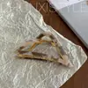 Adecuado para volumen de cabello pinza de tiburón grande de acetato pasador triangular clip para la parte trasera de la cabeza femenina 2023 Nuevo tocado de celebridad de internet pinza para el cabello