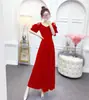 Vestido Largo de Estilo Francés Inspirado en Hepburn con Cintura Ceñida y Hombros Descubiertos para Mujer, Nuevo Modelo Verano 2026, Favorecedor de la Figura, Línea A de Gama Alta