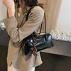 Otoño 2026 Boston Bolso de Bowling para Mujer de Gama Alta Nicho Vintage Bolso de Hombro Bolso Almohada Cruzado de Gran Capacidad