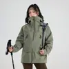 Un modelo similar a la marca, chaqueta de carcasa dura de estándar nacional para mujer, nueva chaqueta a prueba de viento e impermeable para senderismo, camping y montañismo para todo tipo de clima