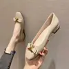 Hebilla metálica Arco del Triunfo punta cuadrada zapatos lazo plano tacón bajo zapatos de mujer zapatos individuales mujer nuevo versátil moderno temperamento