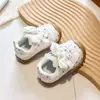 Sapatos de bebê fofos com laço de bolinhas, sapatos casuais estilo coreano para meninas pequenas, nova coleção primavera/outono de tênis infantis
