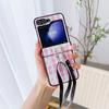 Funda con diseño de flores para Samsung ZFlip6, estilo bandolera japonés y coreano, con cordón de cuero, para ZFlip5, funda rígida plegable para ZFlip4.