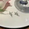 Novos brincos de tarraxa de moda requintada 2023 feminino agulha de prata 925 estrela de quatro pontas design de nicho sentido de design clipe de orelha de diamante atacado