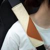 Funda de cuero para cinturón de seguridad de coche con relieve, cuatro estaciones, universal, funda protectora para cinturón de seguridad, correa para el hombro anti-estrangulamiento, transfronterizo