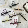 Pinza para el pelo de temperamento simple clip para flequillo biselado clip de pico de pato hueco de alto sentido clip superior tocado al por mayor