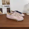 Tenis Retro para Mujer en Stock con Aumento Oculto de Altura, Diseño de Estrella Desgastada y Esquema de Color Único, Zapatos de Entrenamiento Casuales Alemanes