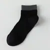 Meias 100% Algodão para Mulheres, Meias de Cano Médio para Primavera e Verão, Absorventes de Suor, Antiodor, Antipelos, Meias Esportivas Fitness Color Block Dopamina