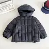 Vale do Vento 2026 Inverno Novo Estilo Coreano Versátil Infantil Três Provas Jaqueta de Penas com Capuz Casaco Quente Estiloso para Meninos