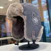 Sombrero Leifeng de Tela de Flores del Noreste para Mujer Invierno Grueso Cortavientos Ciclismo Protección para las Orejas Sombrero Popular en Internet Tendencia Callejera Gorro Pullcap